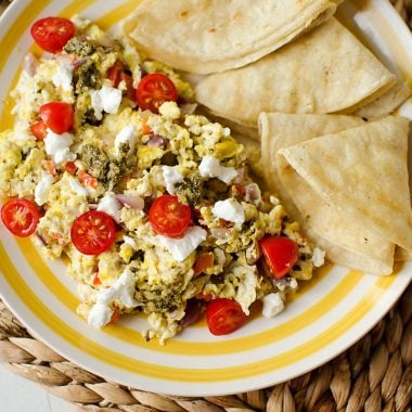 Goat Cheese & Pesto Veggie Scramble - Krafted Koch