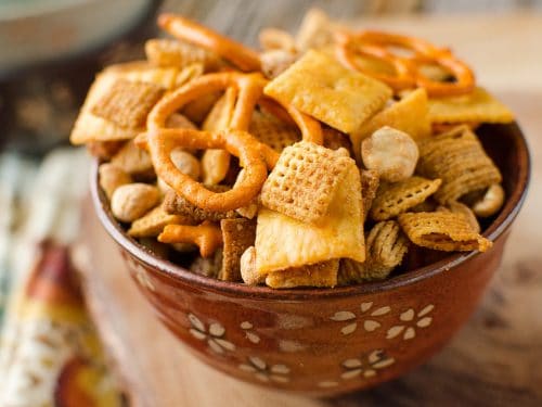 Cheddar Sriracha Snack Mix - Krafted Koch - An easy snack mix recipe loaded with spice and flavor! #snackmix #spicy #cheddar