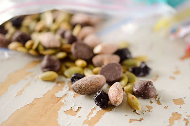 Dark Chocolate, Blueberry & Almond Snack Mix