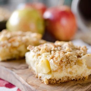 Apple Cheesecake Crumble Bars