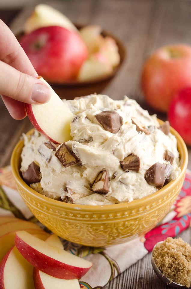 Candy Bar Apple Dip is the perfect dessert recipe to use up all of that leftover Halloween candy! #Candy #Apples #Dip #Dessert