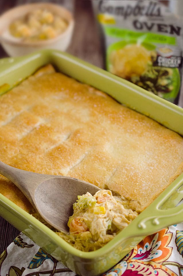 Cheesy Chicken Pot Pie Casserole is a quick and easy 20 minute weeknight dinner idea with only 5 ingredients! Creamy chicken and vegetables with Campbell's Cheesy Broccoli Chicken Oven Sauce are topped with a flaky crescent crust for a delicious recipe the whole family will love! #Chicken #PotPie #EasyDinner