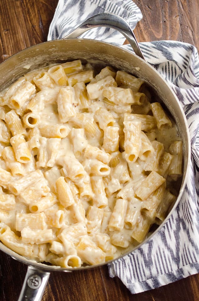 One Pot Homemade Alfredo Rigatoni is an easy vegetarian dinner idea with a rich Parmesan and cream sauce with tender rigatoni pasta for a comforting meal that tastes amazing! #OnePot #Pasta #Alfredo 