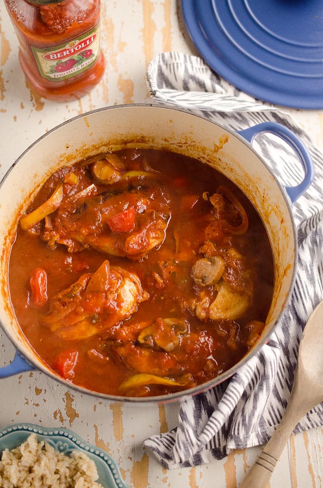 Rustic Italian Chicken Cacciatore is a hearty comfort food, made with Bertolli tomato & basil sauce, red wine and loads of vegetables. Served over brown rice, it is a dinner the whole family will love and you can feel good about! #Chicken #Italian #Rustic #Bertolli #Healthy #TasteOfItaly