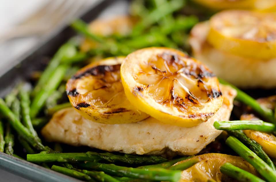 Grilled Lemon Chicken Skillet is a delicious dish that only requires one-pot, 15 minutes and 5 ingredients, including lean chicken breasts, lemons and asparagus, to prepare for an easy and healthy weeknight dinner bursting with fresh flavors!