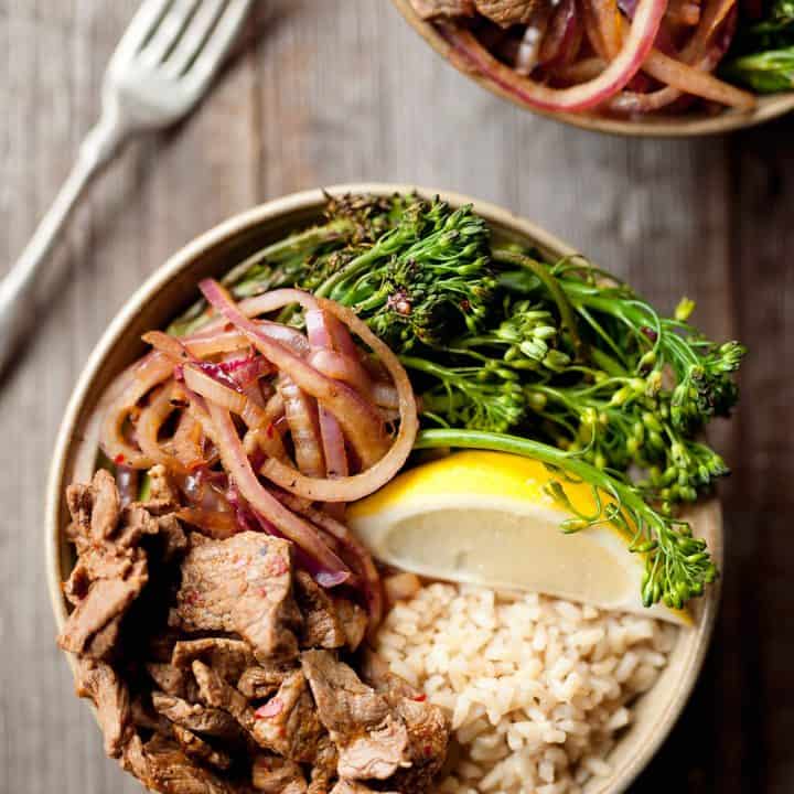 10 Minute Beef & Broccolini Bowls are a fantastic dinner idea bursting with bold garlic chili flavor. With only 6 ingredients, this easy meal is so simple and delicious you will be making it time and time again!