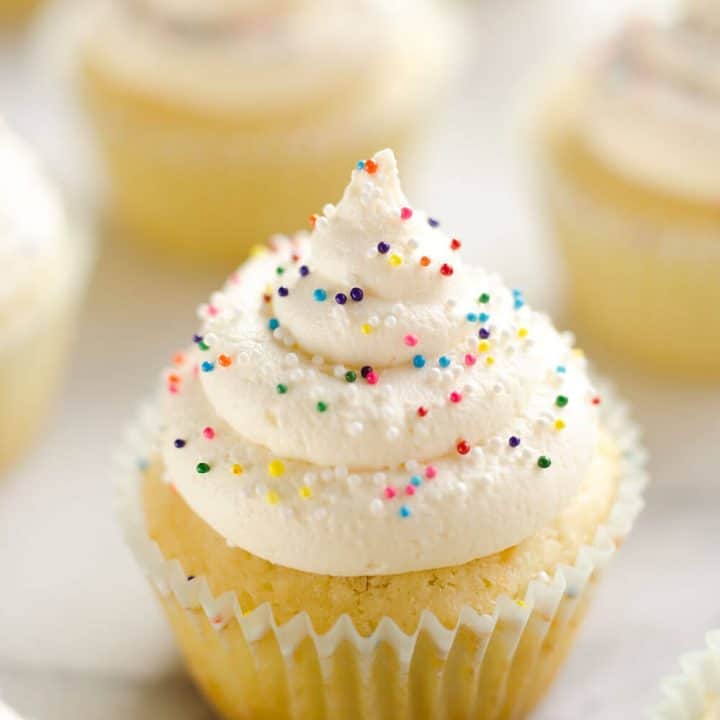 https://www.thecreativebite.com/wp-content/uploads/2016/05/Best-Birthday-Cupcakes-The-Creative-Bite-5-copy-720x720.jpg