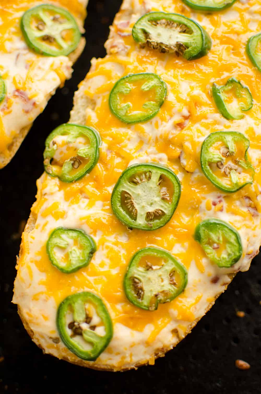 Jalapeño Popper Cheesy Bread close up