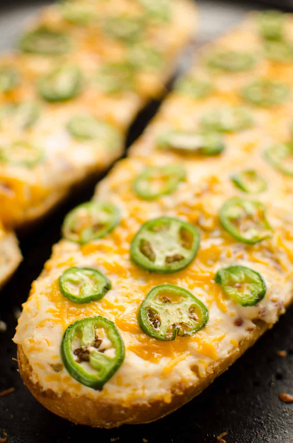 Jalapeño Popper Cheesy Bread pan