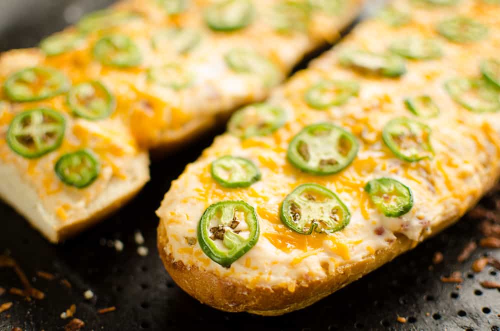 Jalapeño Popper Cheesy Bread serving