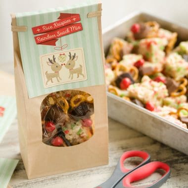 Rice Krispies Reindeer Snack Mix with FREE Printable in treat bag