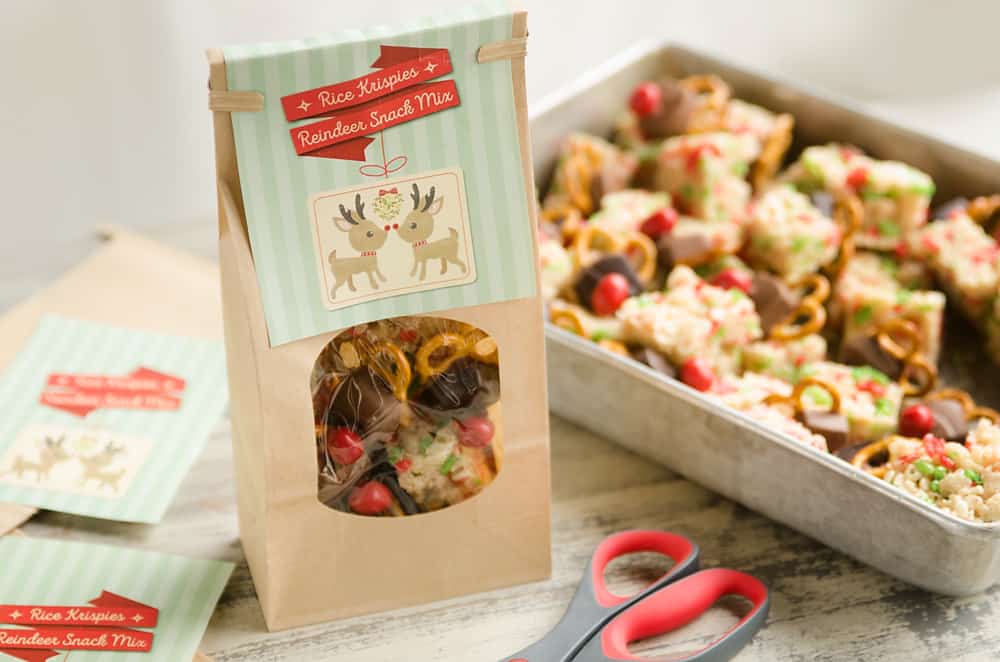 Rice Krispies Reindeer Snack Mix with FREE Printable in treat bag