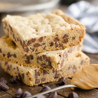 Peanut Butter Chocolate Chip Cookie Bars served