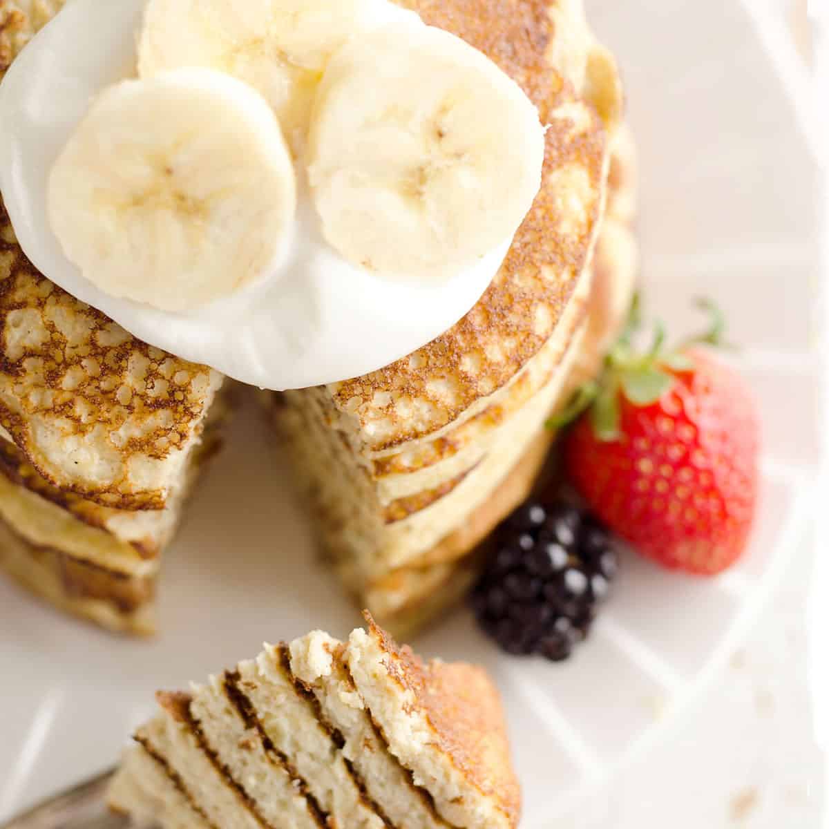 Light & Fluffy Banana Protein Pancakes - Low-Carb Breakfast