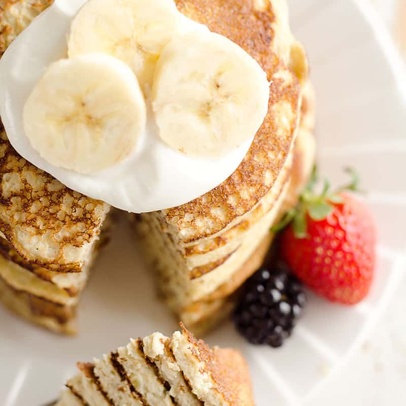 Light & Fluffy Banana Protein Pancakes - Low-Carb Breakfast