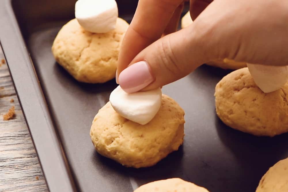 placing sliced marshmallow on cookie
