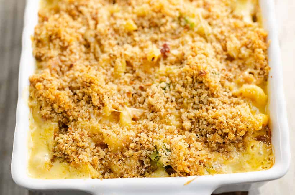 mac and cheese with broccoli and ham topped with breadcrumbs