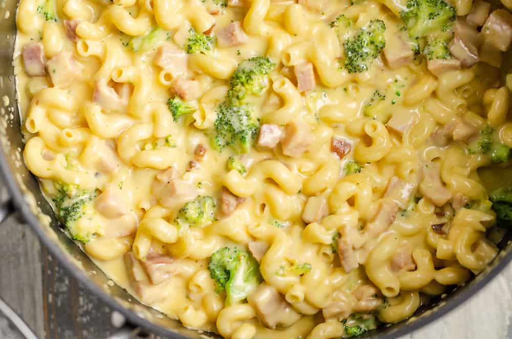 mac and cheese with broccoli and ham in skillet pan