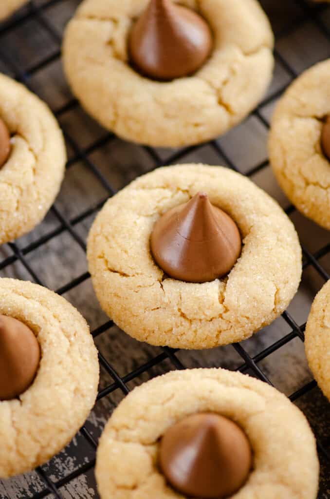 peanut butter blossom cookies on cooling rack