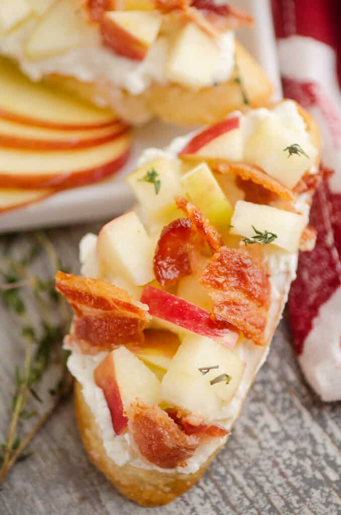 bleu cheese crostini topped with crispy bacon and apples